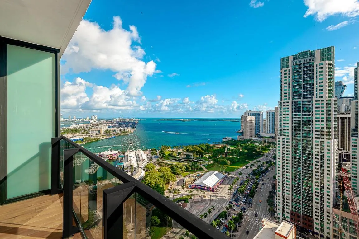 Image of Luxury Studio Downtown Miami – Bayside View
