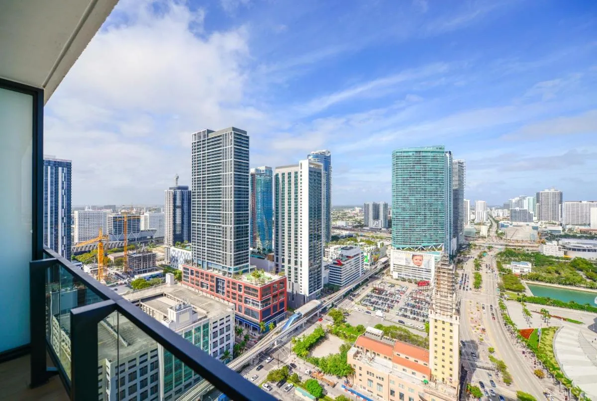 Image 4 of Luxury Studio Steps Away from Bayfront Park