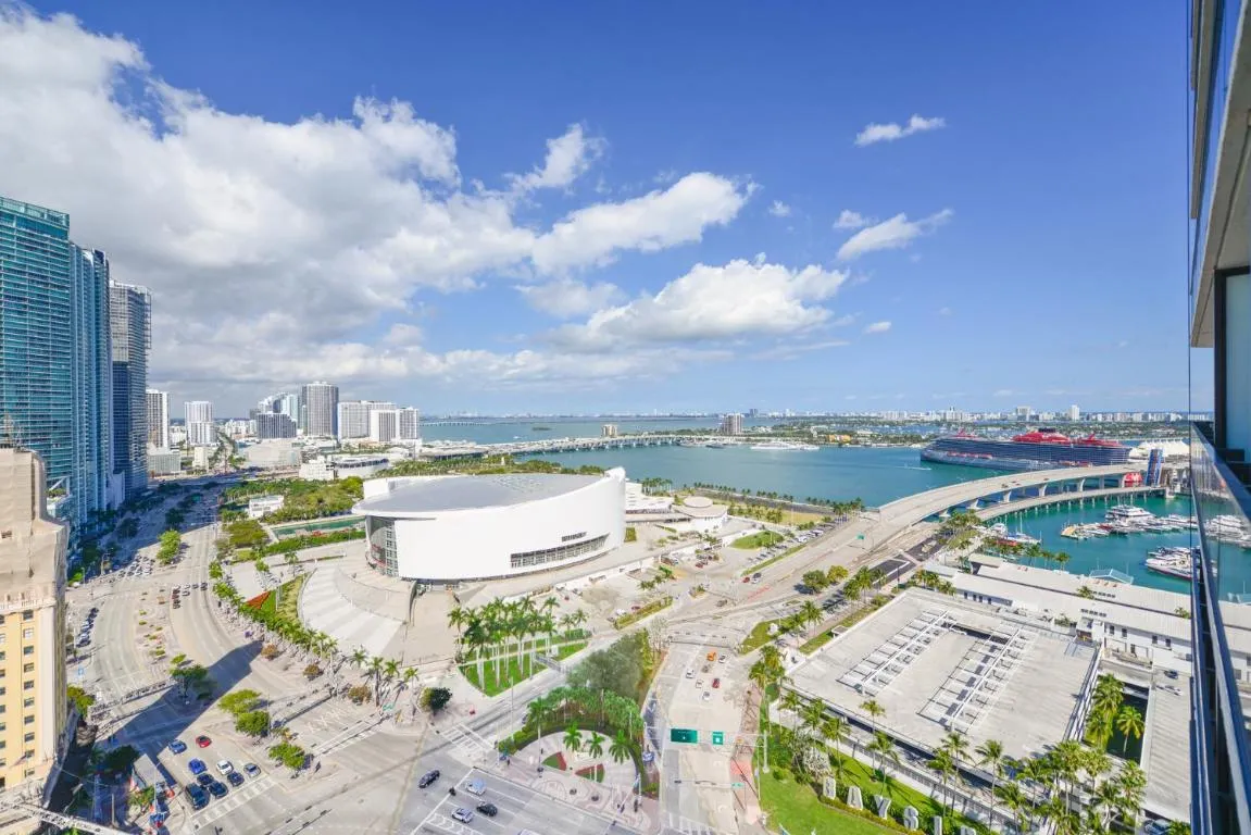 Image of Luxury Studio with Bay View Near to Bayfront Park