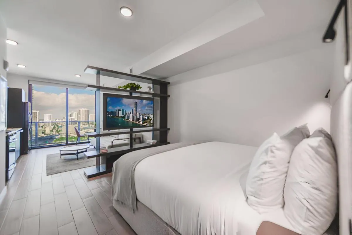 Image 2 of Luxury Studio with Bay View Near to Bayfront Park