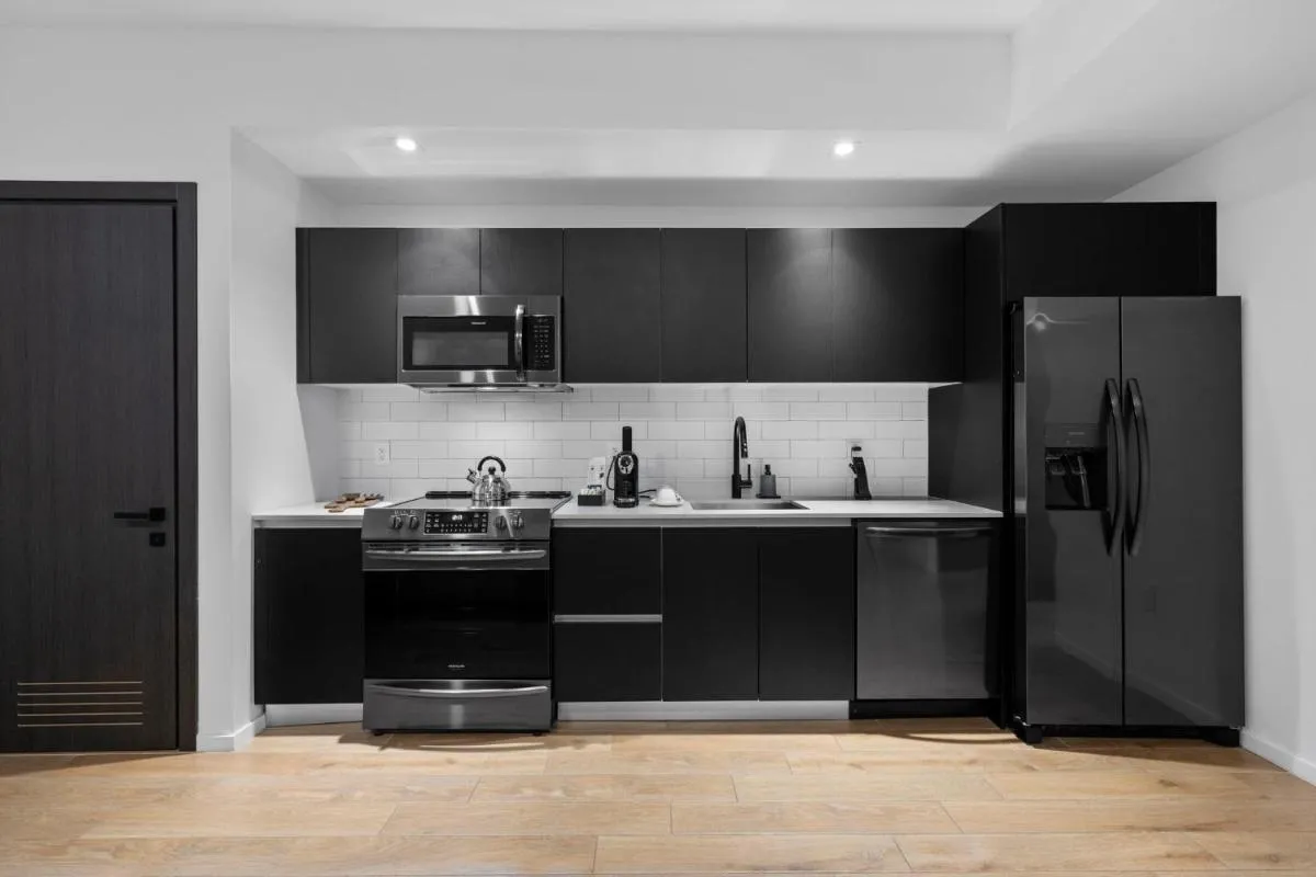 Image 4 of Luxury Studio with Panoramic City & Bay Views