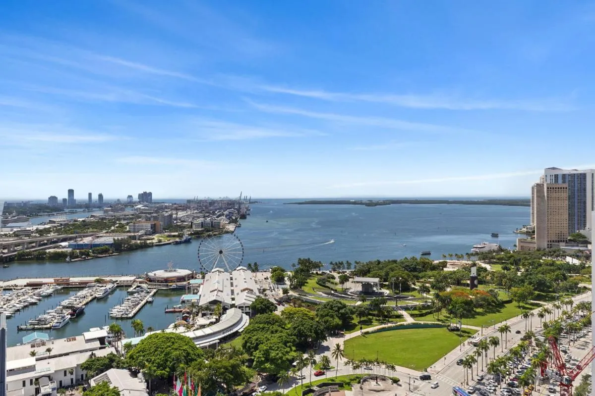 Image 4 of Luxury Studio with Stunning Bay views