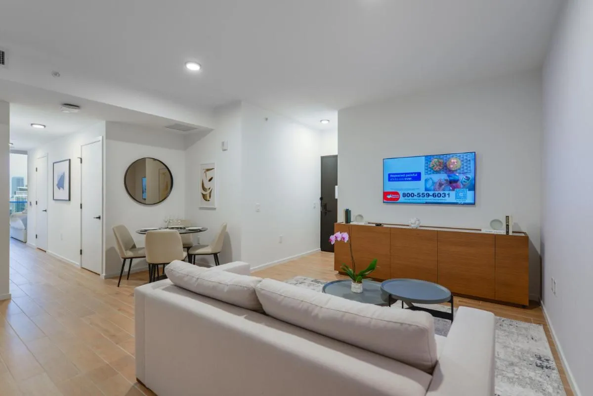Image 1 of Luxury & Stylish Studio Next to Bayside