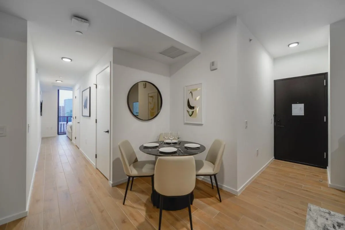 Image 3 of Luxury & Stylish Studio Next to Bayside