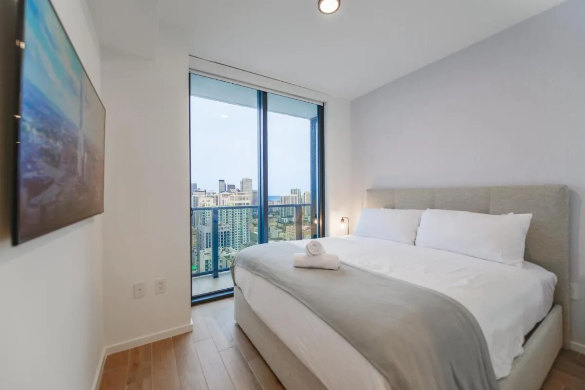 Image 2 of Luxury & Stylish Studio Next to Bayside
