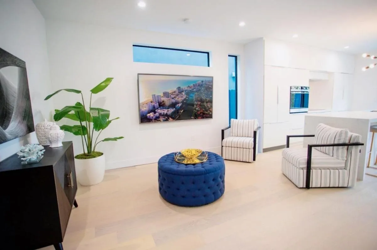 Image 3 of Luxury Villa in Design District (heated saltwater pool)