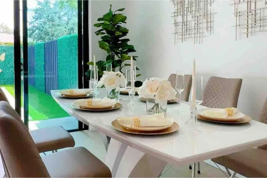 Image 6 of Luxury Villa in Design District (heated saltwater pool)
