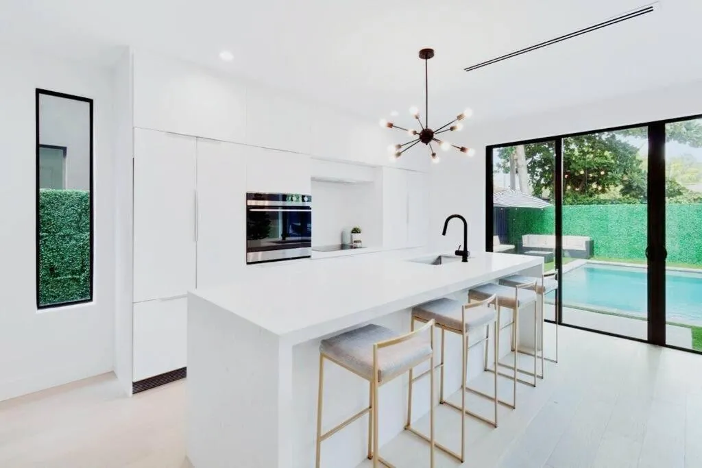 Image 4 of Luxury Villa in Design District (heated saltwater pool)