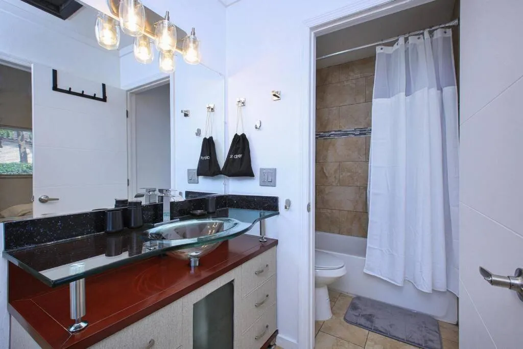 Image 2 of Luxury and Cozy Home on heart Miami w/Private Back