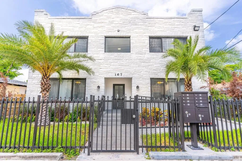 Image 5 of Magical bright Apt 5min walking Design District apt 5