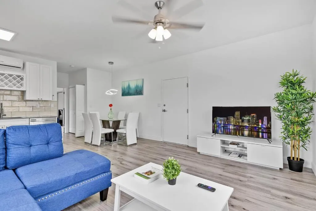 Image 4 of Magical bright Apt 5min walking Design District apt 5