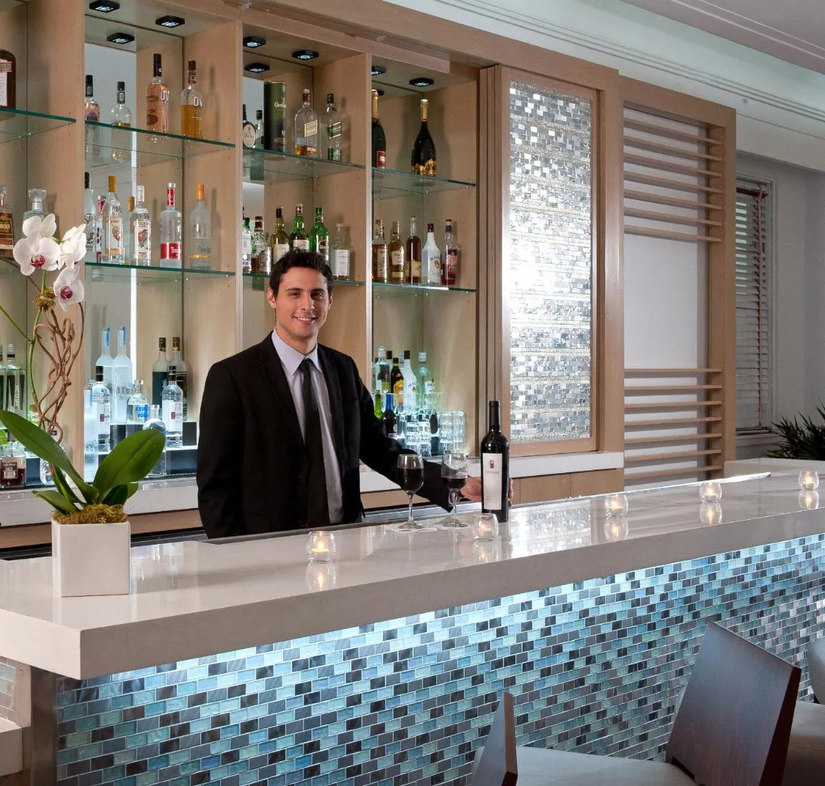 Image 5 of Marseilles Beachfront Hotel