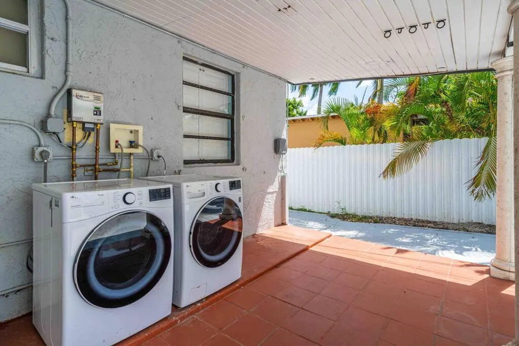 Image 4 of Miami Luxury Home! Next to Miami airport and beach