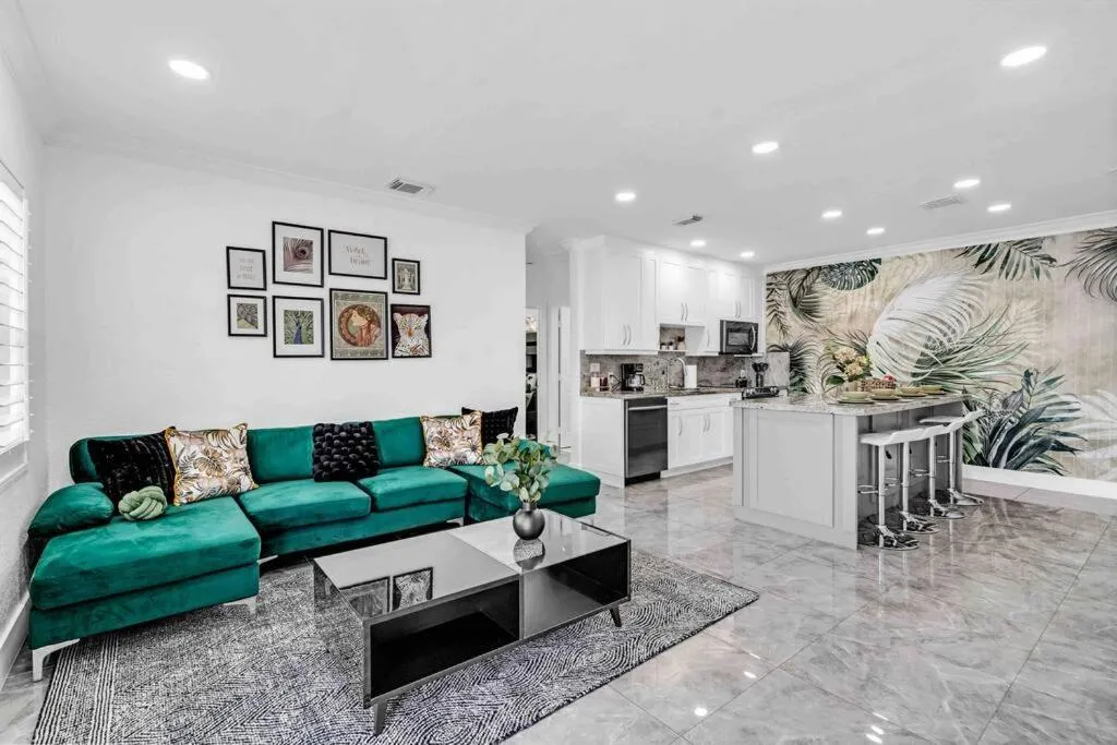 Image 3 of Miami Luxury Home! Next to Miami airport and beach