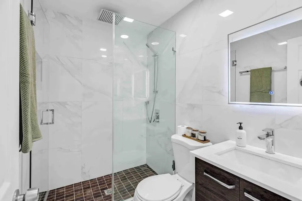 Image 2 of Miami Luxury Home! Next to Miami airport and beach