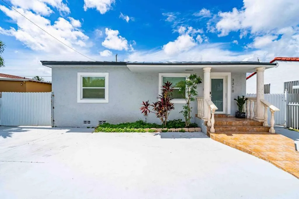 Image 5 of Miami Luxury Home! Next to Miami airport and beach