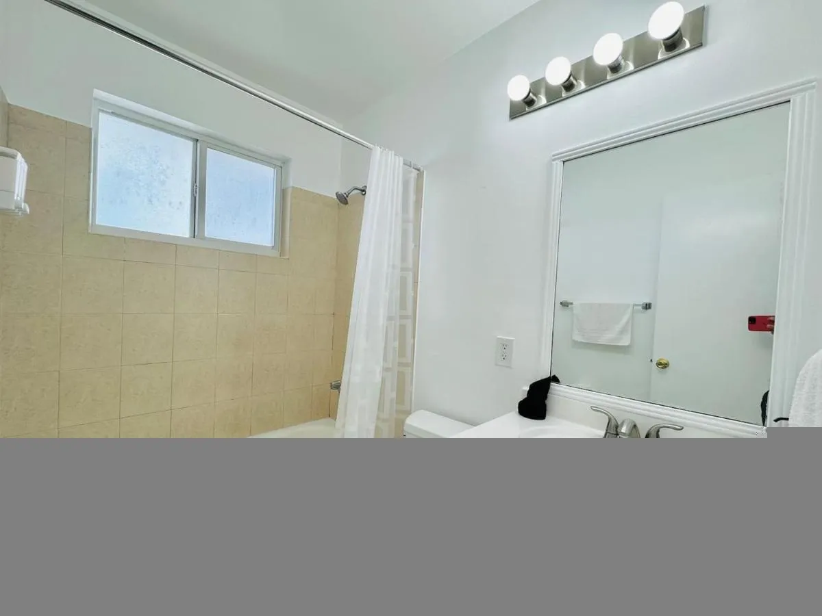 Image 2 of Miami Magic Cozy 2-bedroom Getaway In The City