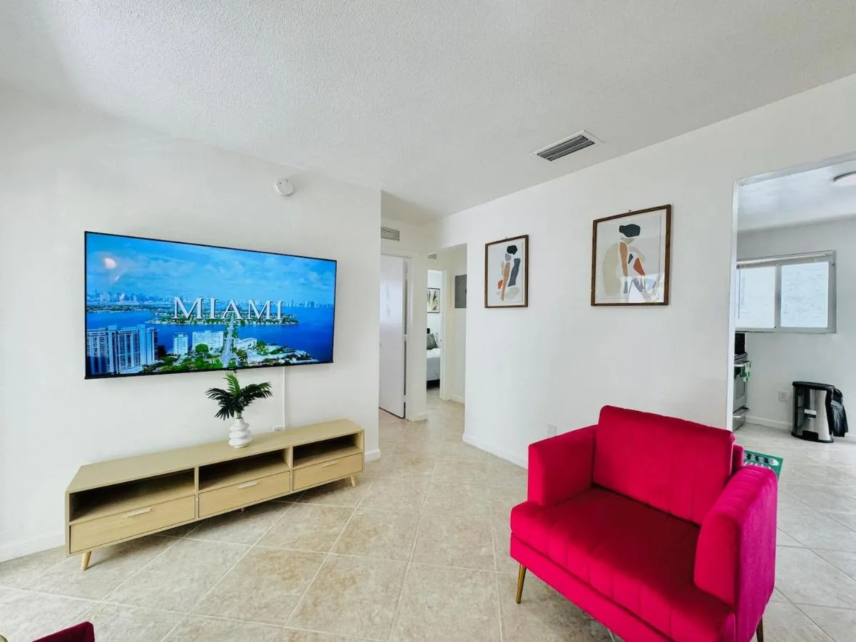 Image 4 of Miami Magic Cozy 2-bedroom Getaway In The City