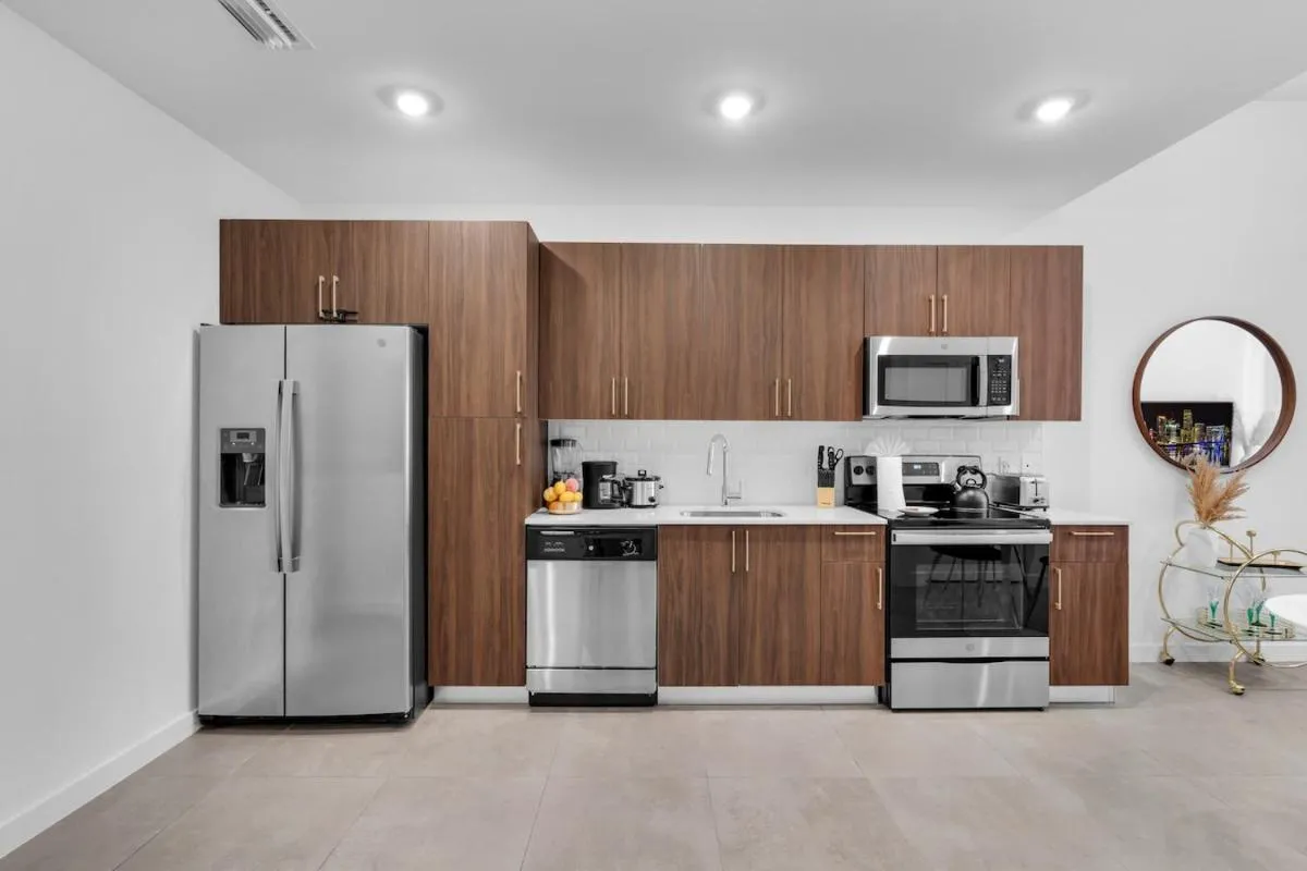 Image 2 of Miami Magic Vibrant 2 Bedroom with Free Parking