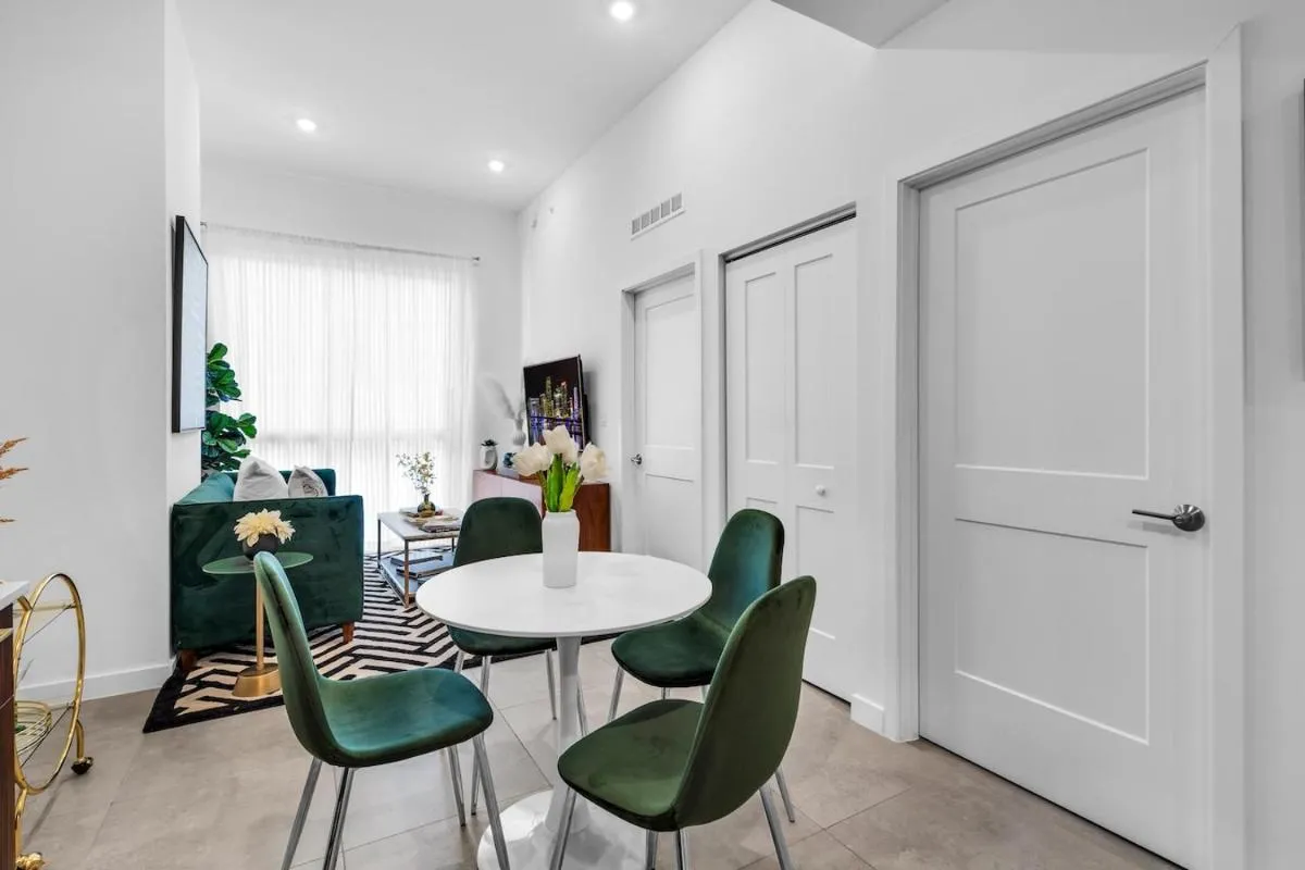 Image 3 of Miami Magic Vibrant 2 Bedroom with Free Parking