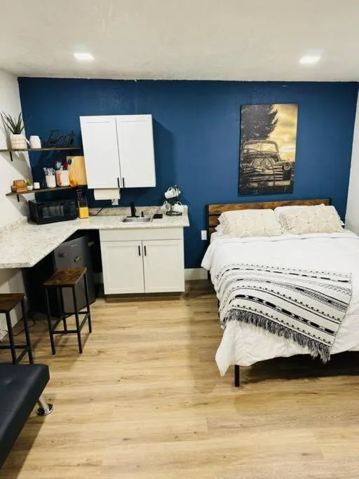 Image 3 of Miami Studio near Airport/Beach