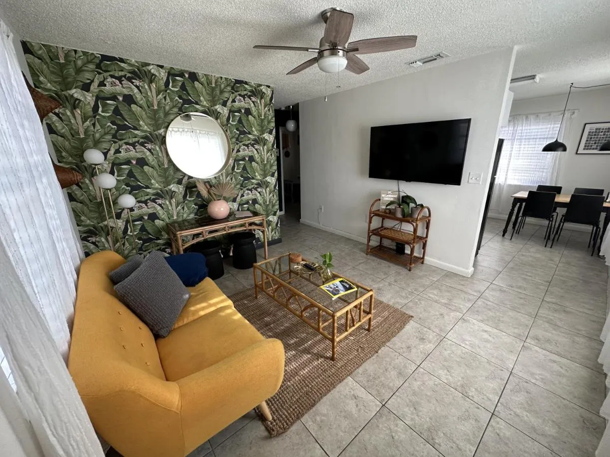 Image 2 of Miami’s Cozy Tropical Getaway