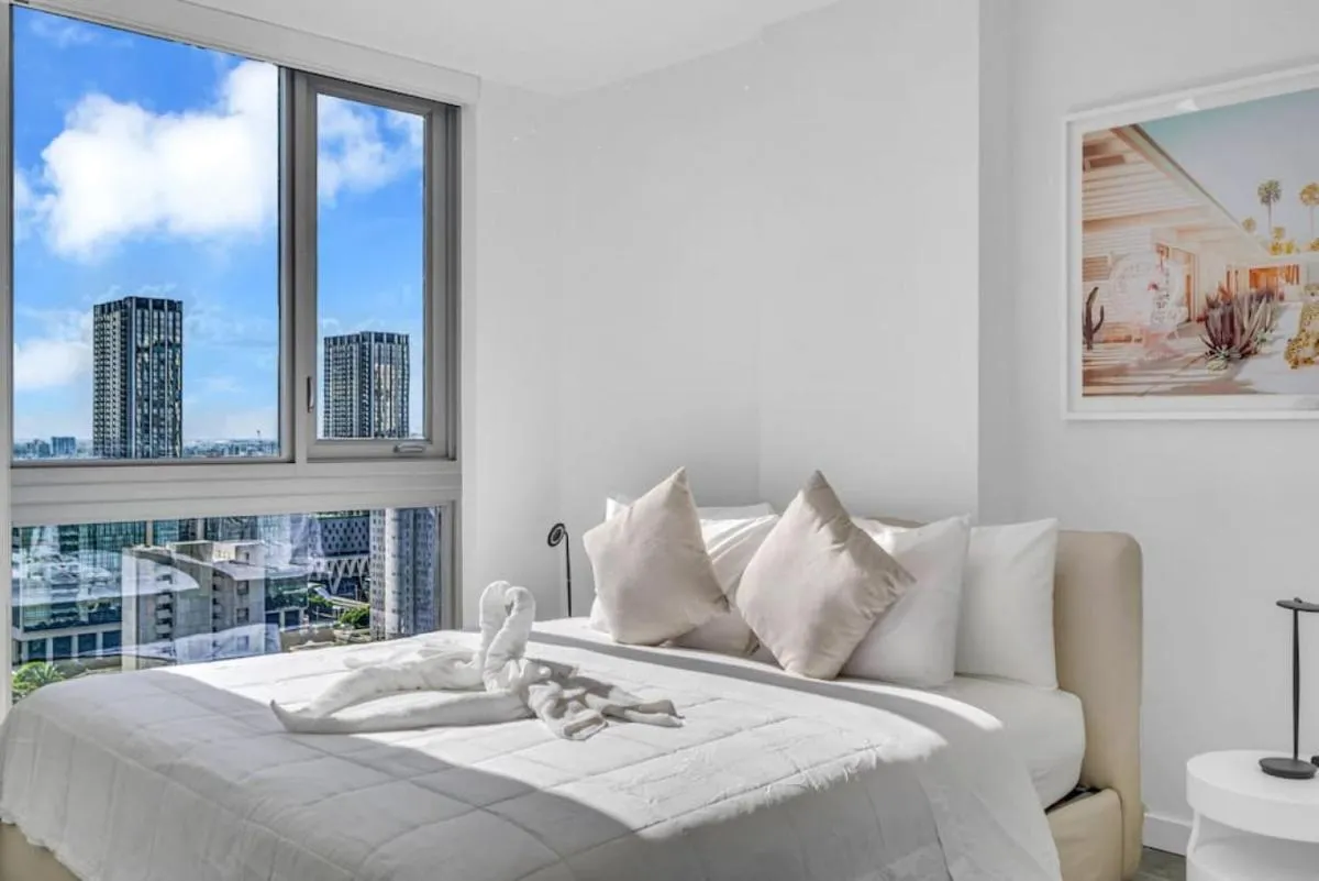 Image 1 of Modern 1 Bed Condo across from Bayside in Downtown
