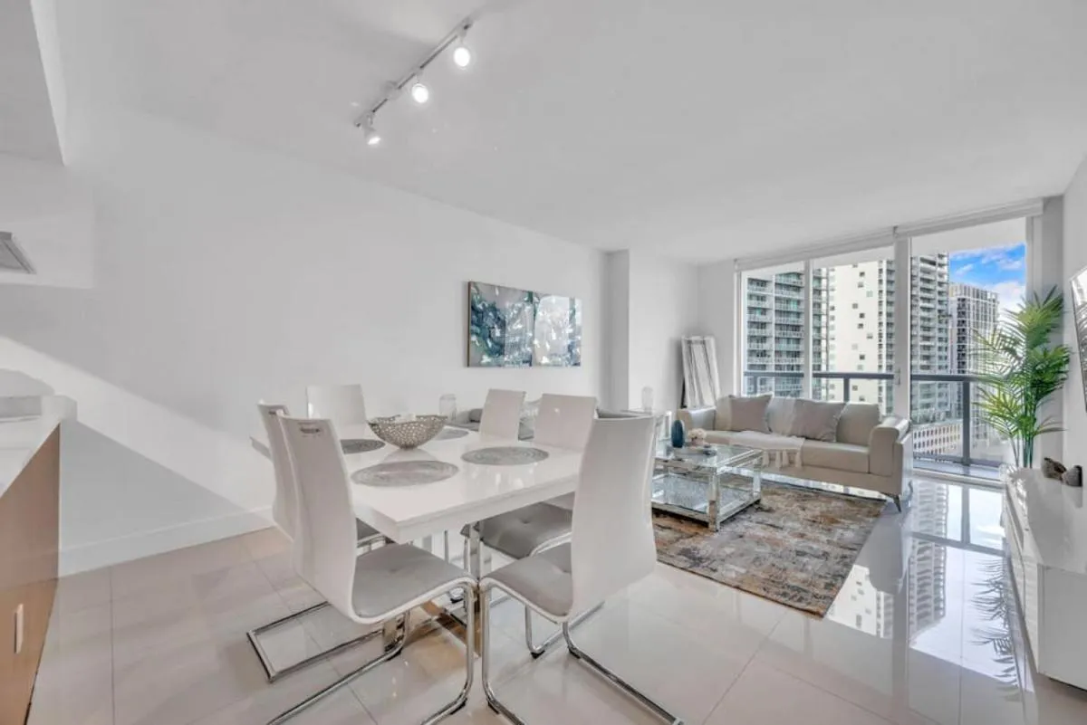 Image 6 of Modern 1 Bed ICON Brickell with Amazing Views