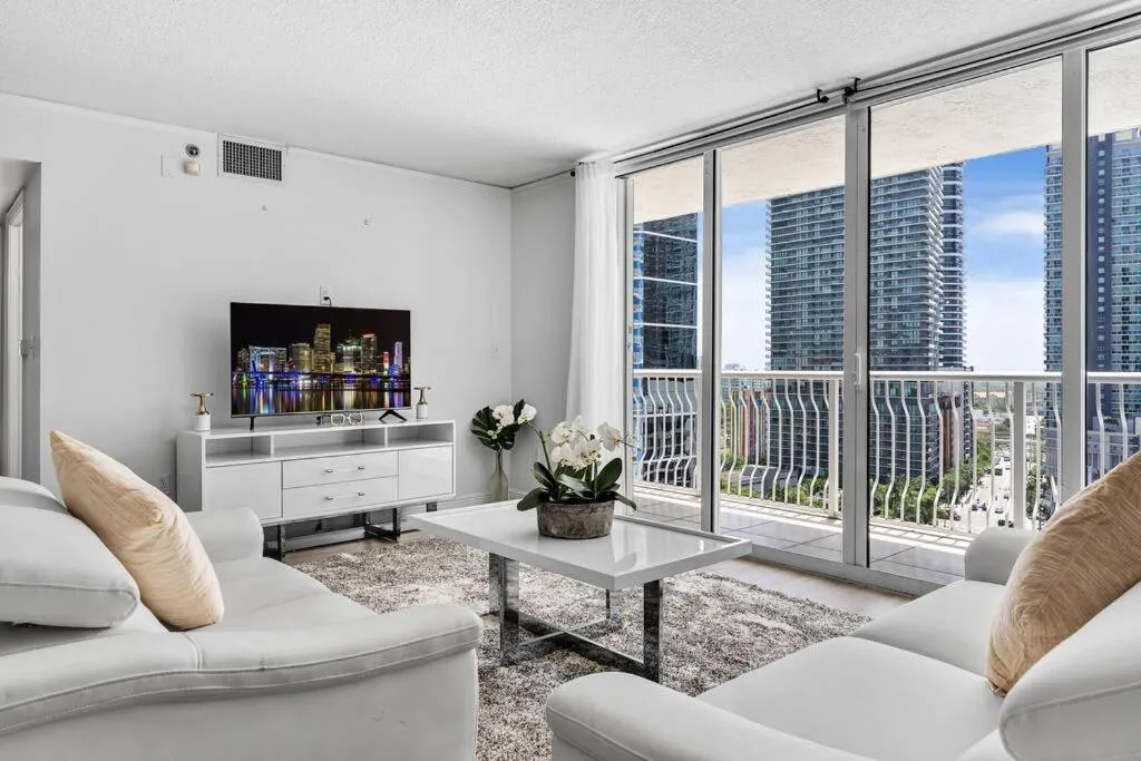 Image of Modern 2/2 with Beautiful Ocean and Brickell Views