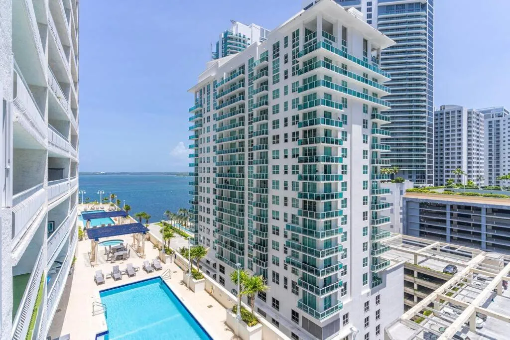 Image 6 of Modern 2/2 with Beautiful Ocean and Brickell Views