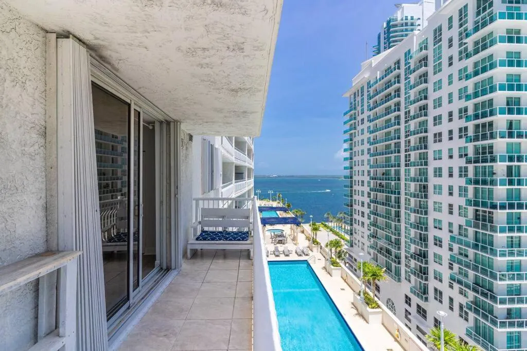 Image 3 of Modern 2/2 with Beautiful Ocean and Brickell Views
