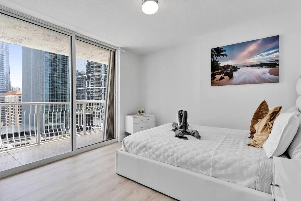 Image 1 of Modern 2/2 with Beautiful Ocean and Brickell Views