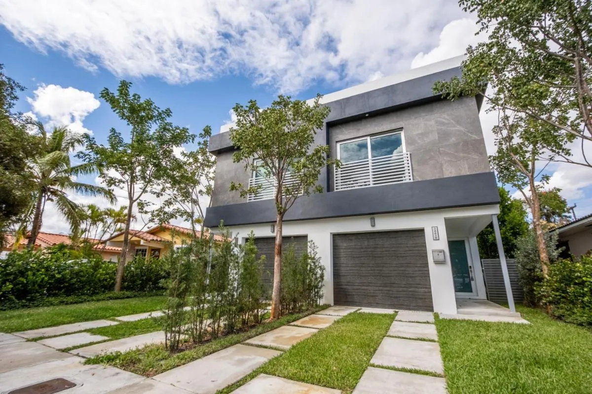 Image 6 of Modern 4-Bedroom Townhouse with Pool!