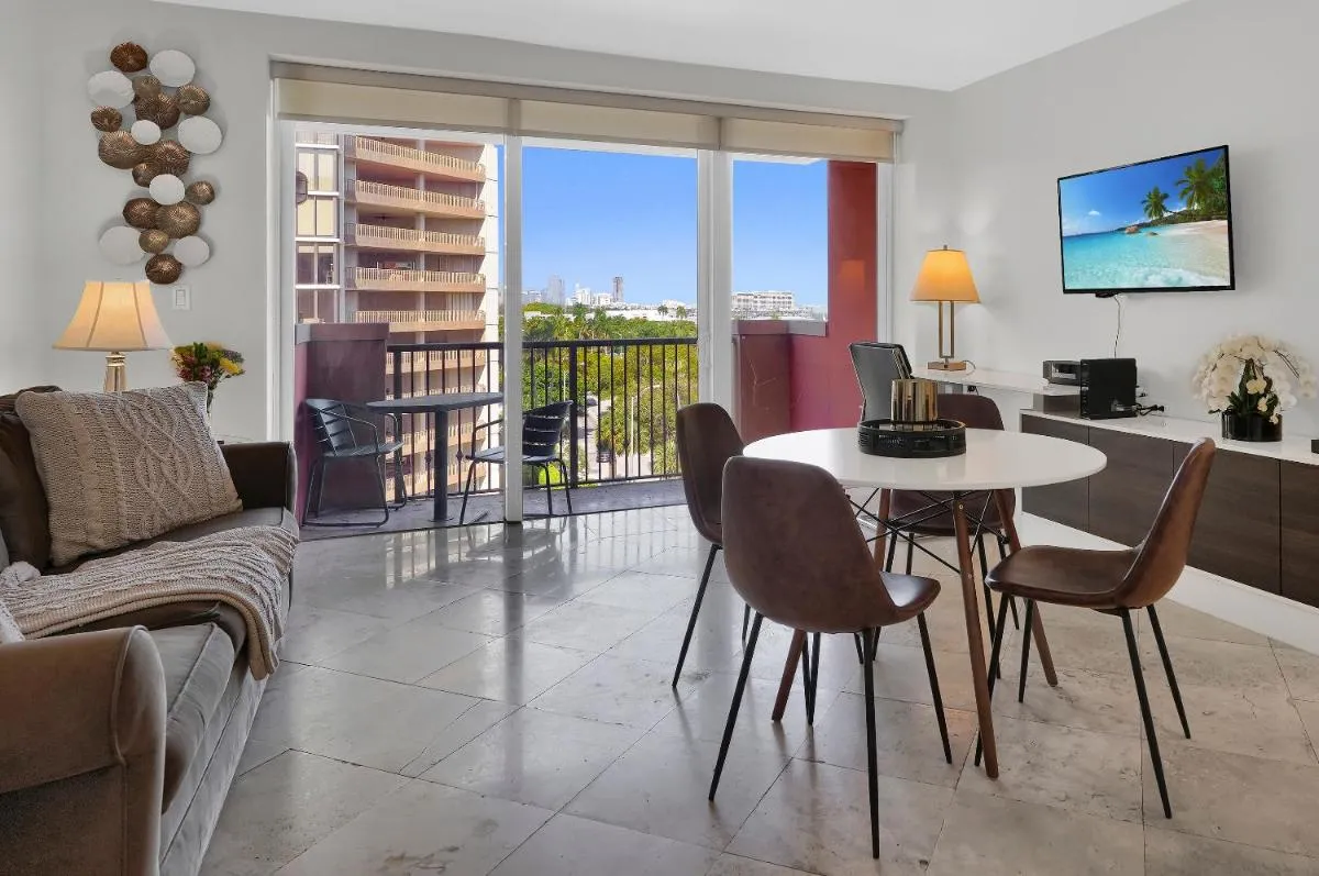 Image 5 of Modern Bay View Balcony In The Grove Free Parking