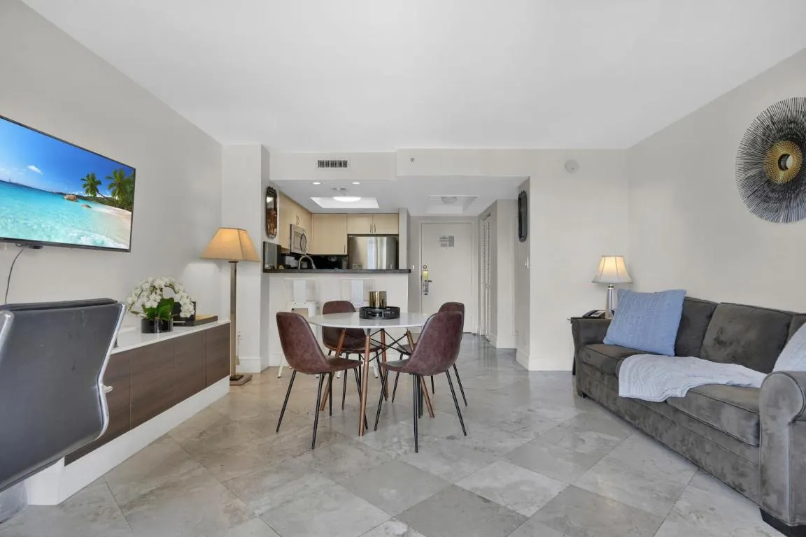 Image of Modern Bay View Balcony In The Grove Free Parking