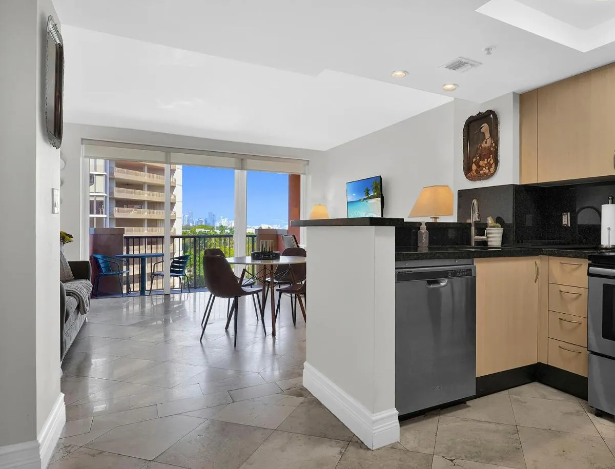 Image 4 of Modern Bay View Balcony In The Grove Free Parking