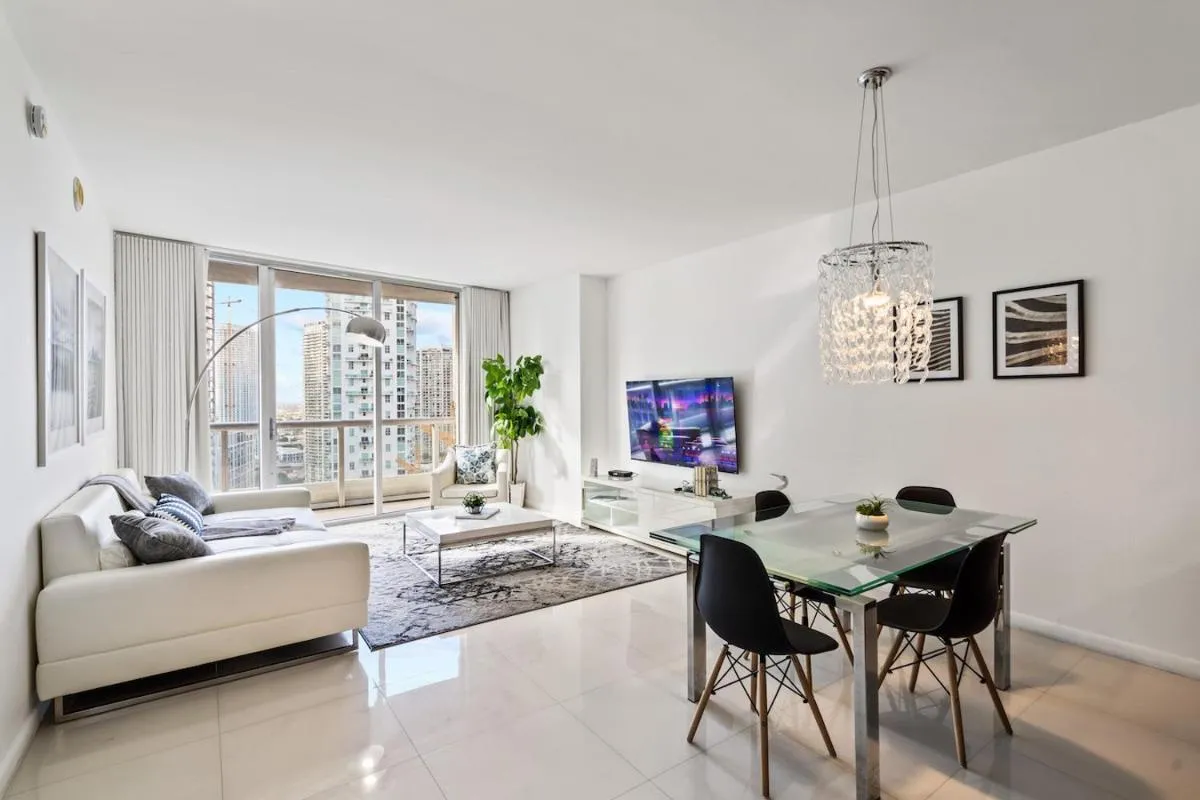 Image 3 of Modern High Rise One Bedroom at Icon Brickell (W)