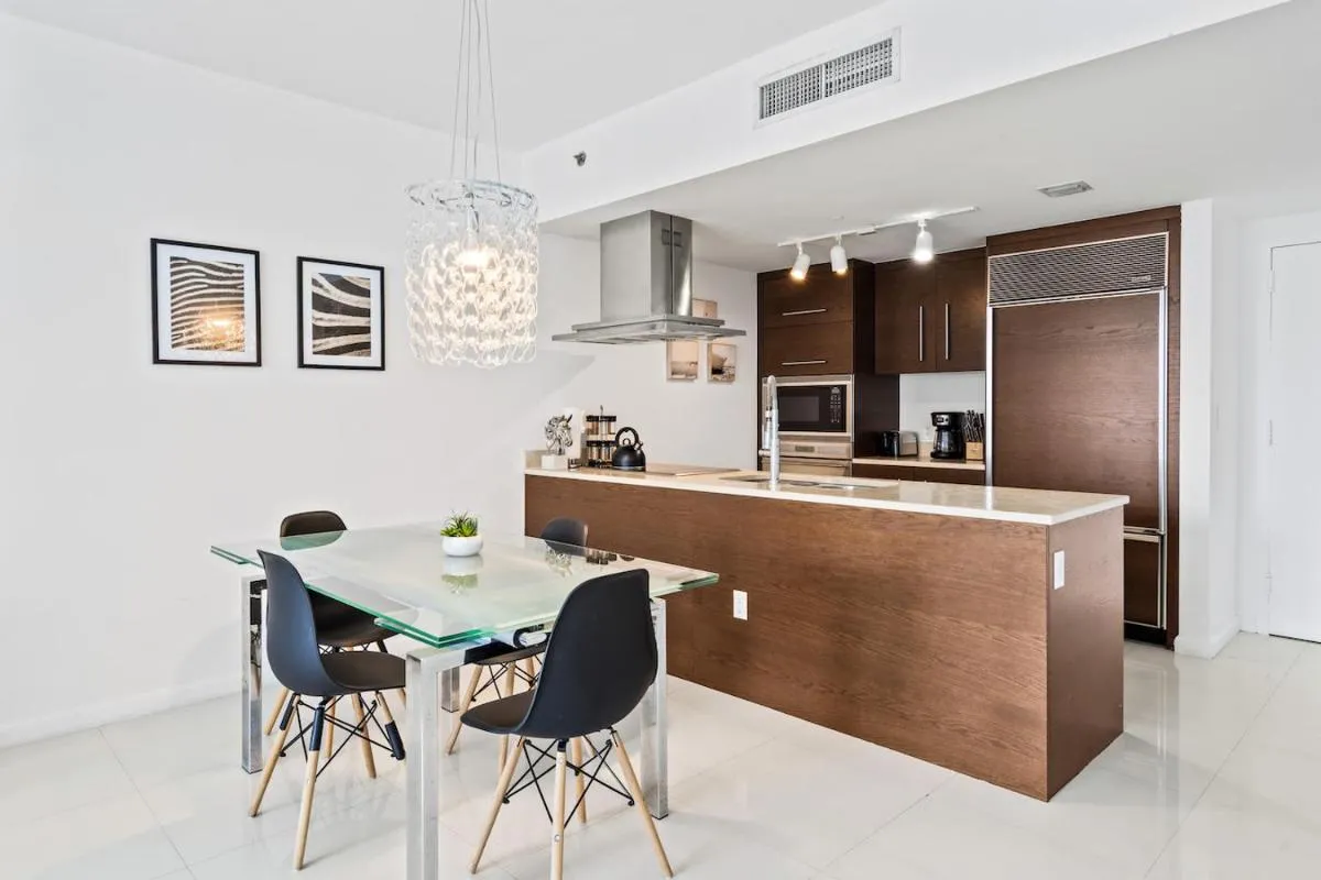 Image 4 of Modern High Rise One Bedroom at Icon Brickell (W)