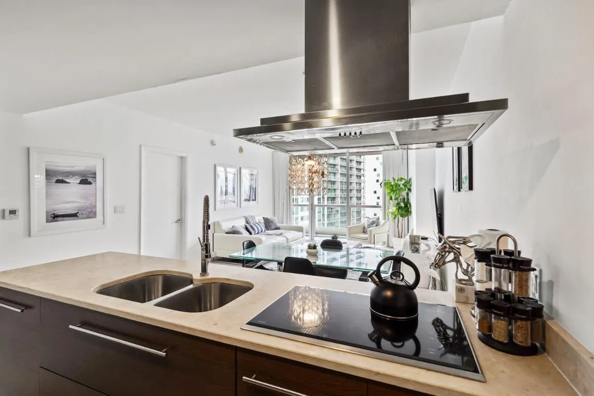Image 6 of Modern High Rise One Bedroom at Icon Brickell (W)