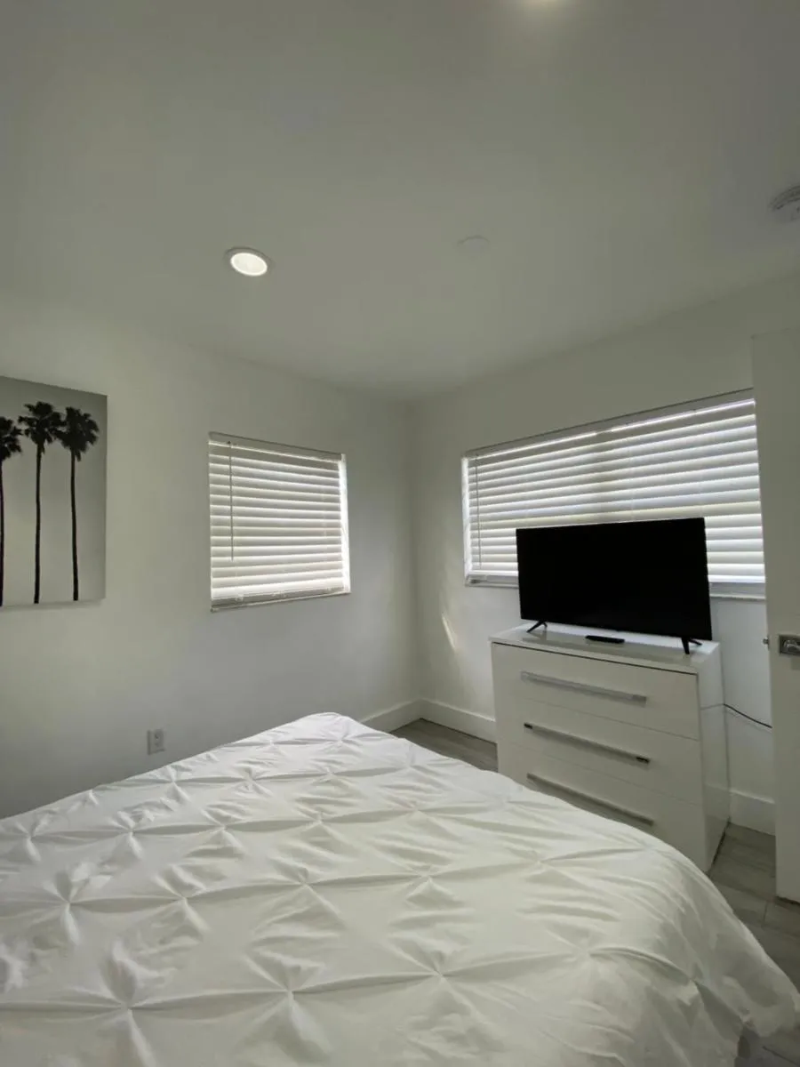Image 2 of Modern Home, Excellent Location Miami