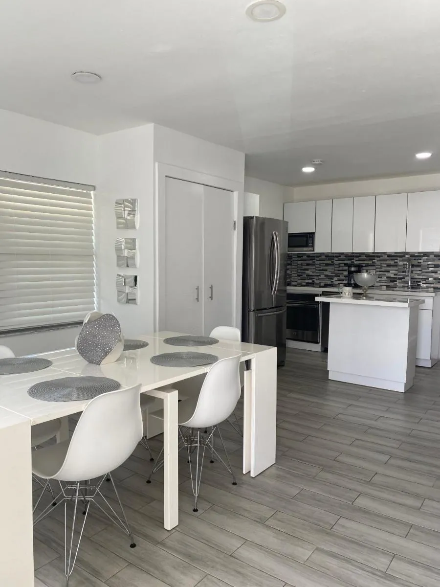 Image 4 of Modern Home, Excellent Location Miami