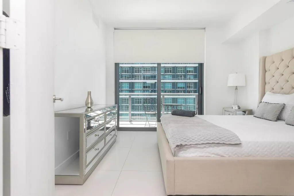 Image 6 of Modern & Lux Suite in SLS