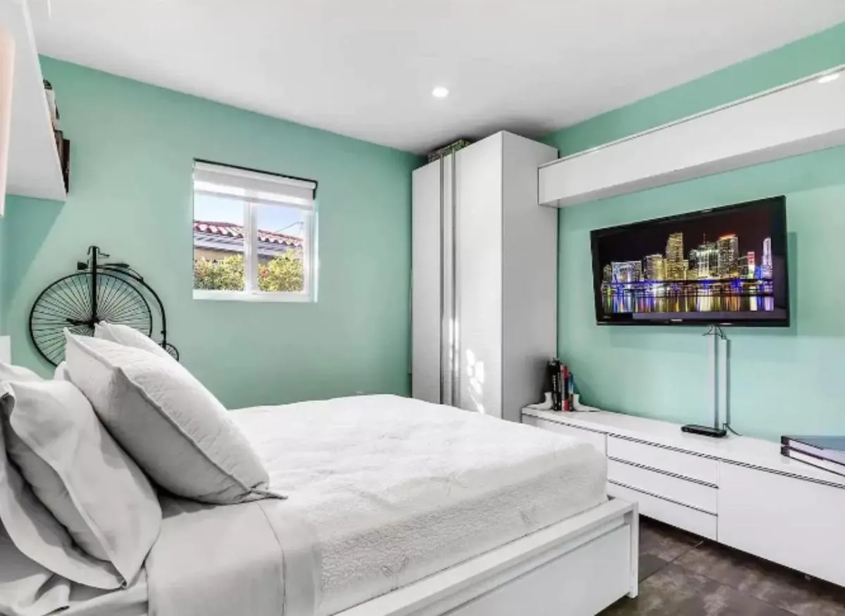 Image 4 of Modern Northwest Vacation Rentals in Miami