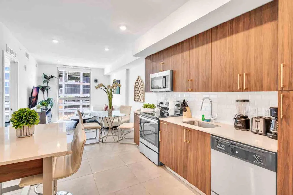 Image 2 of Modern Unit in Downtown Miami With Free Parking