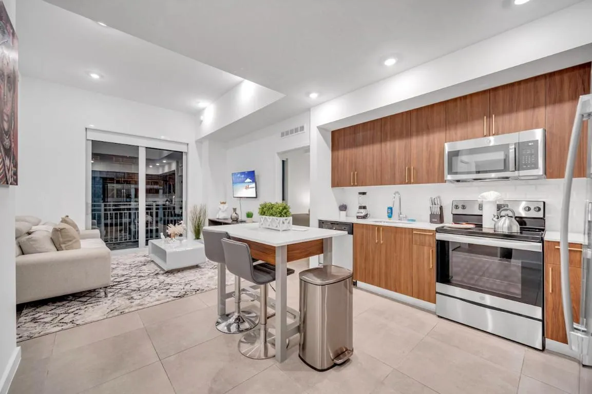 Image of Modern Unit in the Heart of Downtown Miami With Free Parking