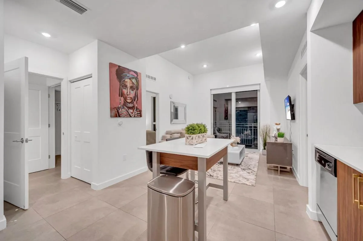 Image 1 of Modern Unit in the Heart of Downtown Miami With Free Parking