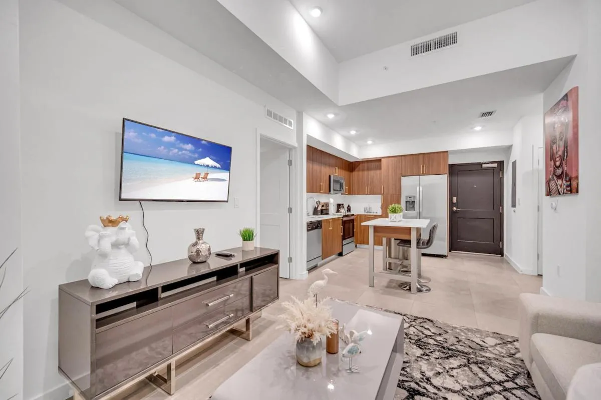 Image 4 of Modern Unit in the Heart of Downtown Miami With Free Parking