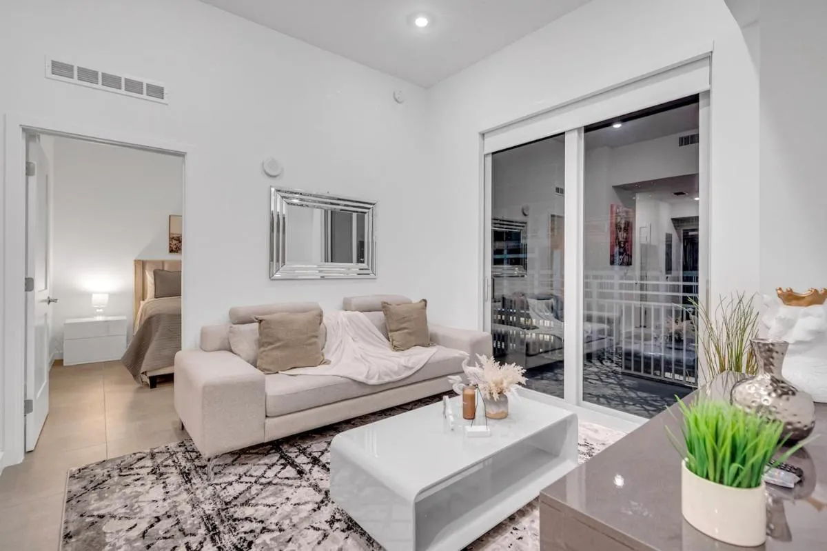 Image 2 of Modern Unit in the Heart of Downtown Miami With Free Parking