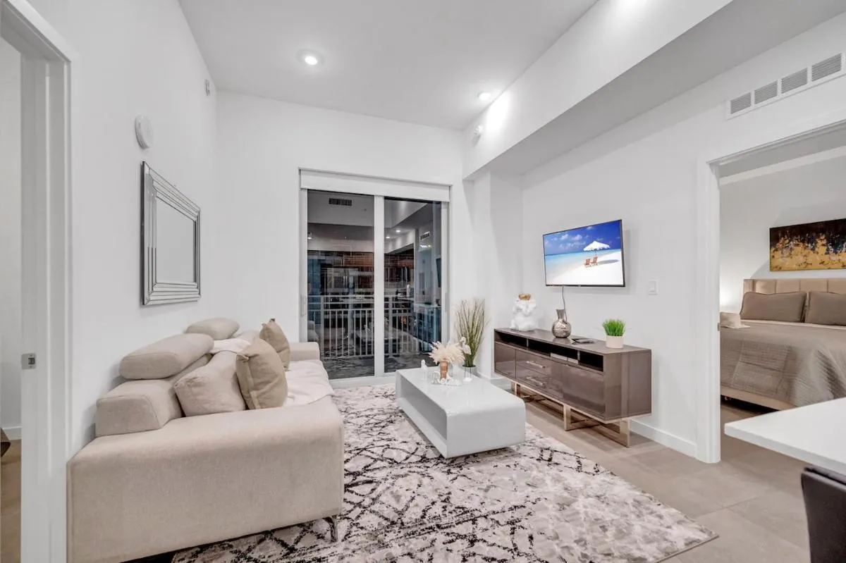 Image 3 of Modern Unit in the Heart of Downtown Miami With Free Parking