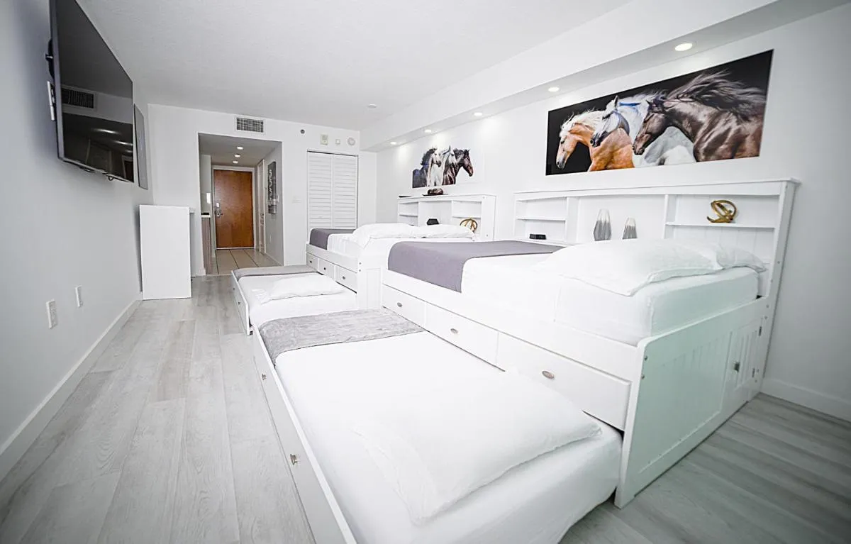 Image 1 of Modern and Luxurious Brickell Studio